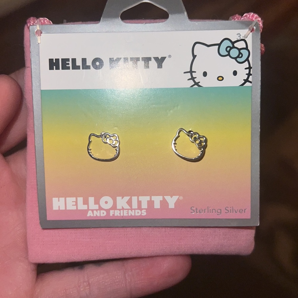 🎀Sanrio Hello kitty dainty silver earrings 🩷